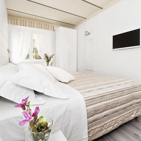 רומא White Rooms Colosseo מראה חיצוני תמונה