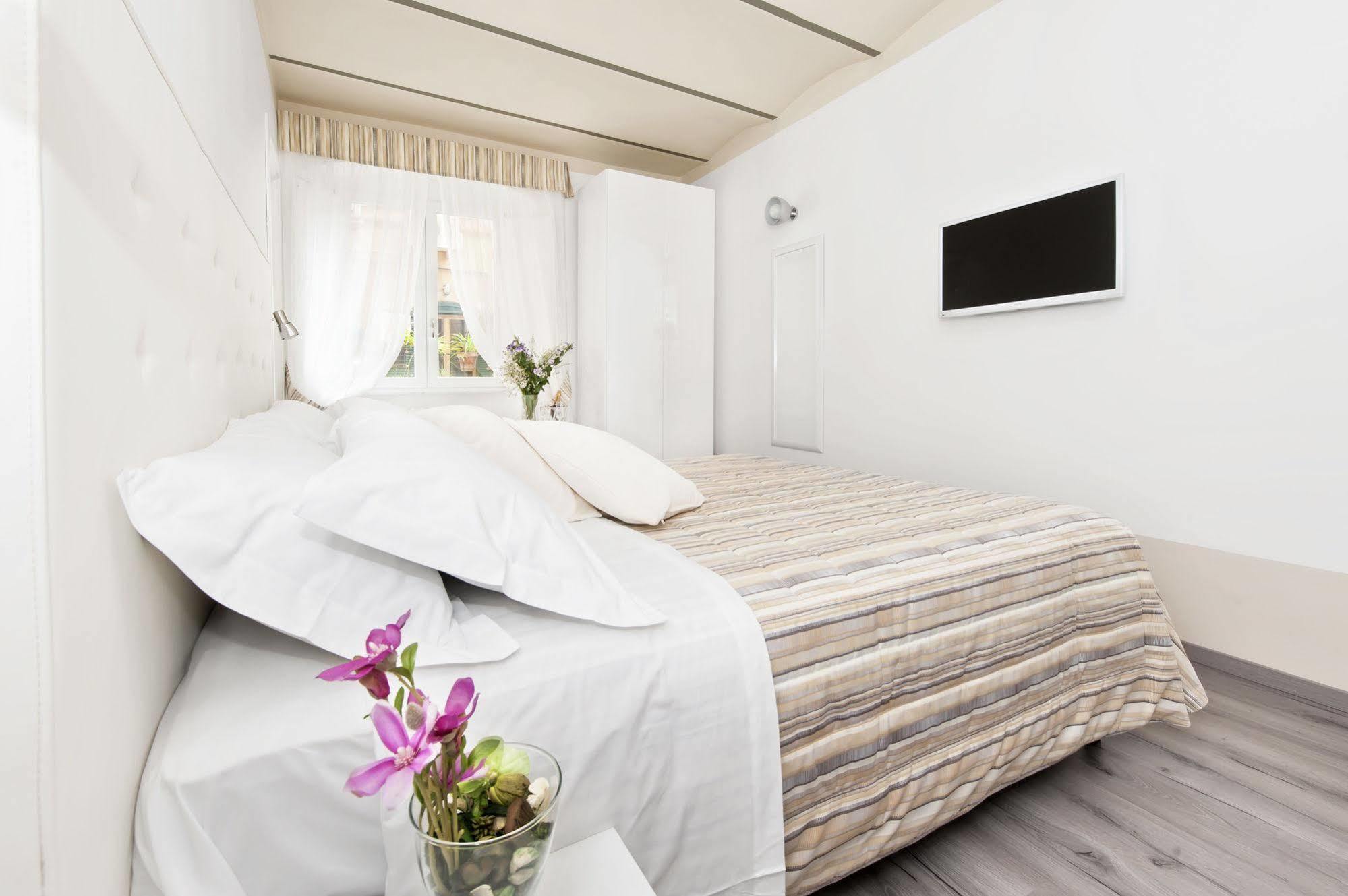 רומא White Rooms Colosseo מראה חיצוני תמונה