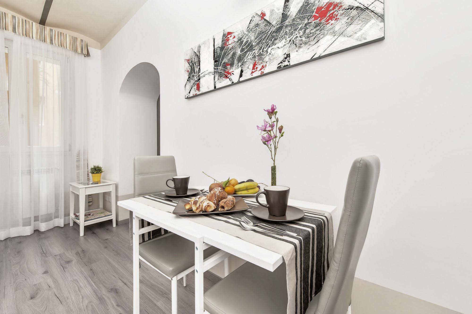רומא White Rooms Colosseo מראה חיצוני תמונה