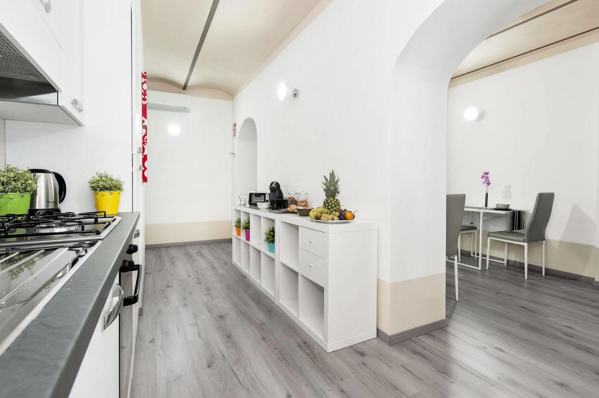 רומא White Rooms Colosseo מראה חיצוני תמונה