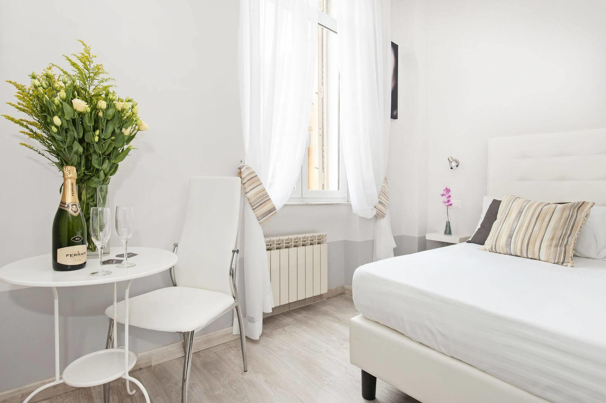 רומא White Rooms Colosseo מראה חיצוני תמונה