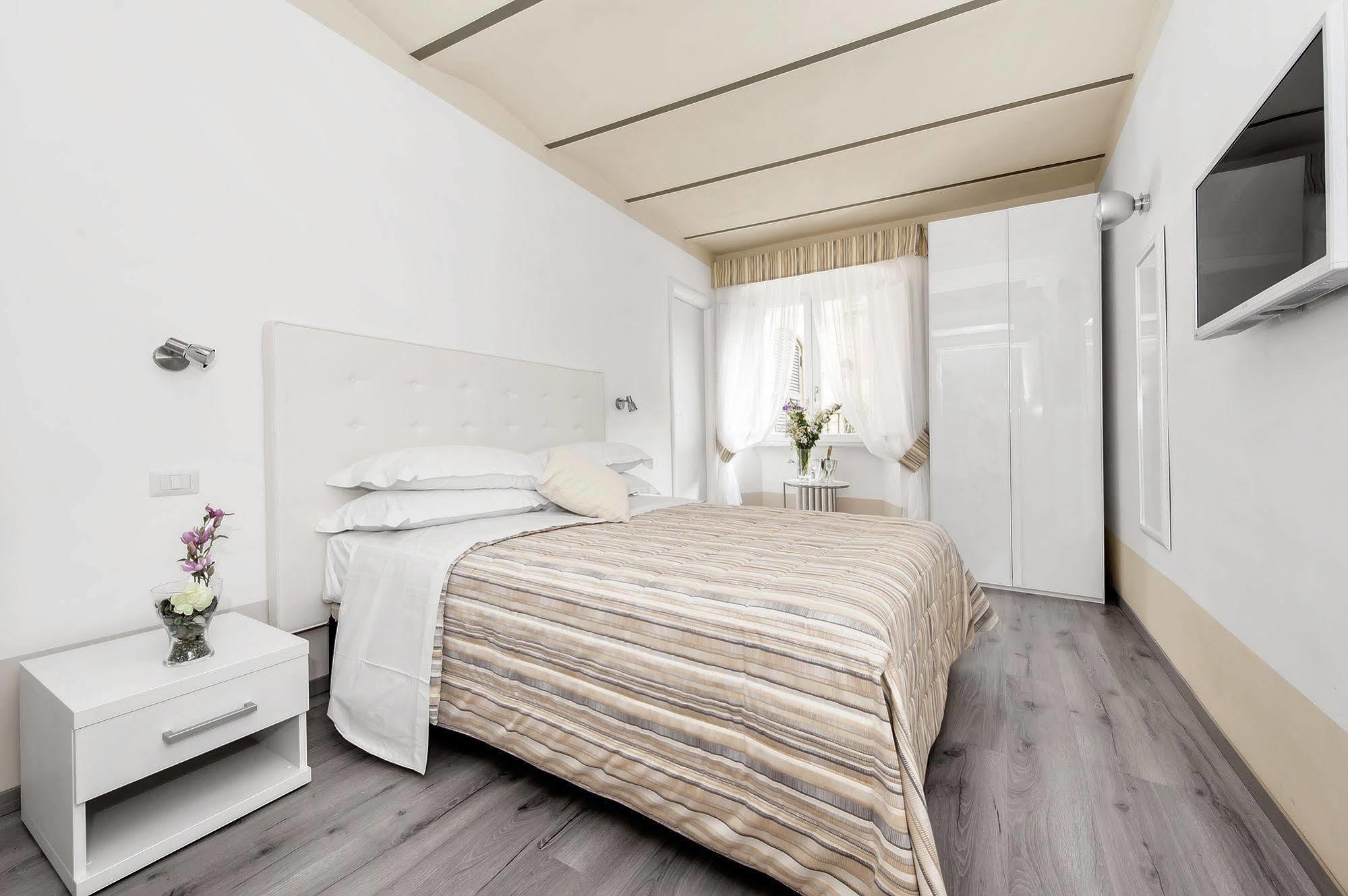 רומא White Rooms Colosseo מראה חיצוני תמונה