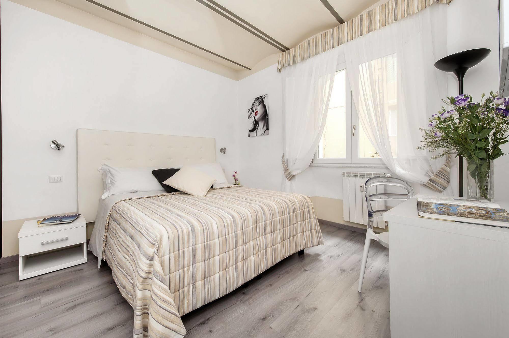 רומא White Rooms Colosseo מראה חיצוני תמונה