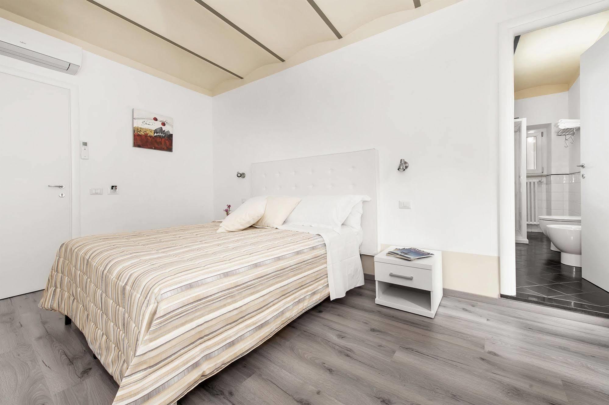 רומא White Rooms Colosseo מראה חיצוני תמונה