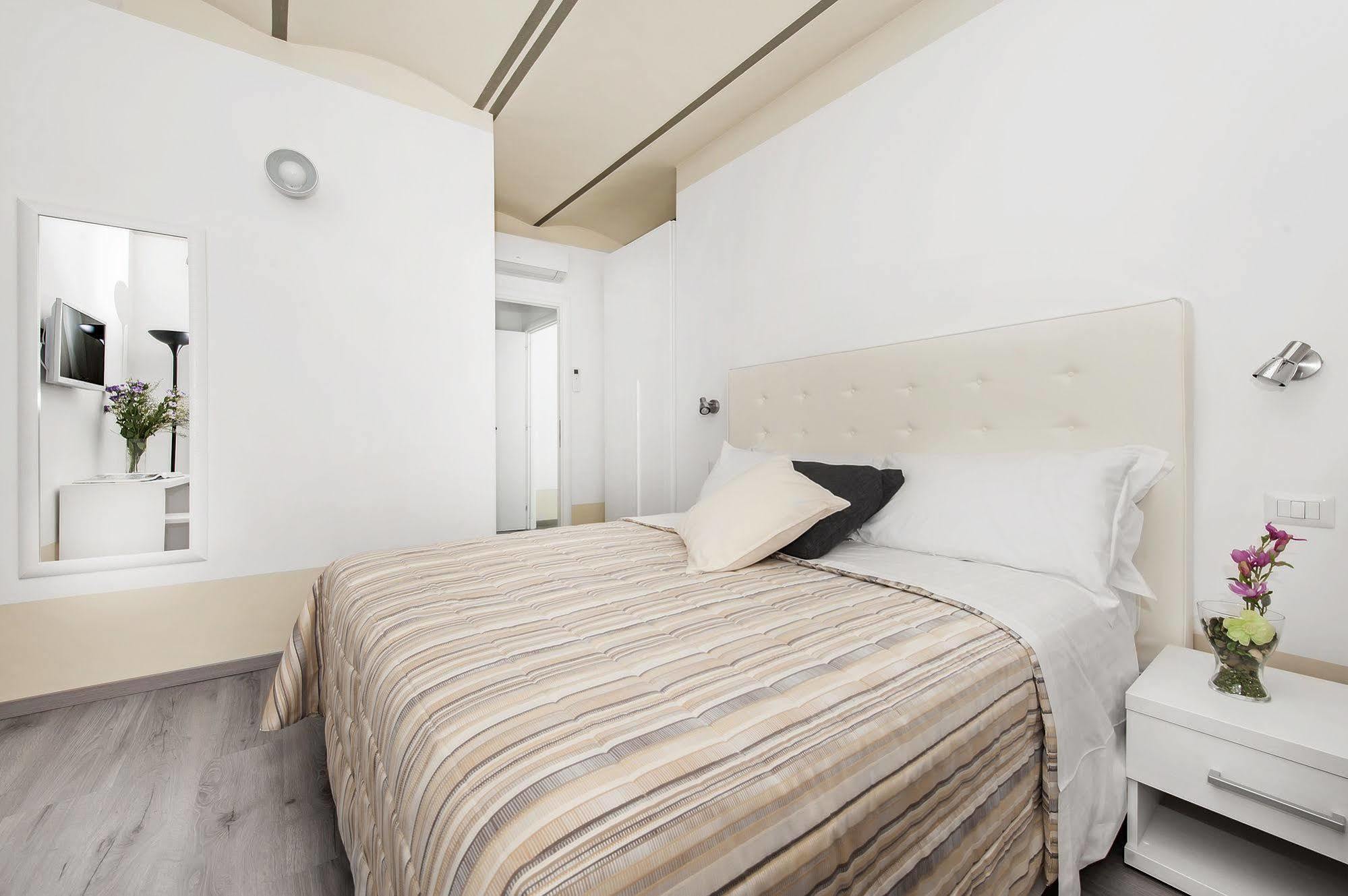 רומא White Rooms Colosseo מראה חיצוני תמונה